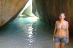 Caverna formada por grandes rochas em Virgin Gorda - BVI